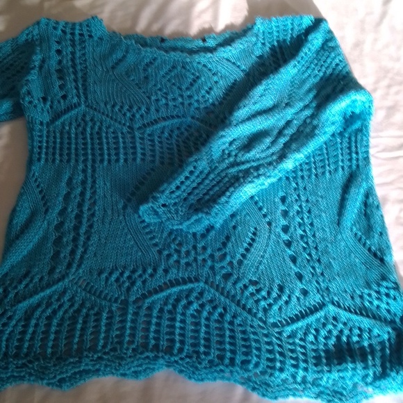 Women's medium teal crochet fine knit top - Picture 4 of 4